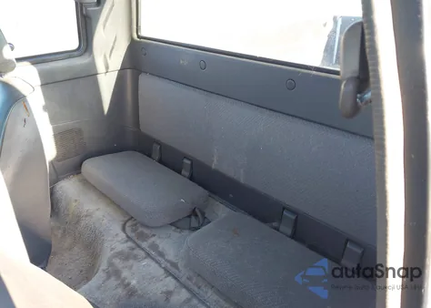 1990 Mazda B2600 Cab Plus из США, поврежденный, VIN JM2UF3143L0929716